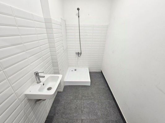 Продам коммерческое помещение 122 м2, Плеханова ул, 18, Москва г