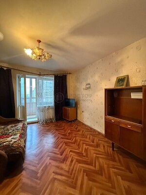 Продам двухкомнатную (2-комн.) квартиру, Бескудниковский б-р, 17к1, Москва г