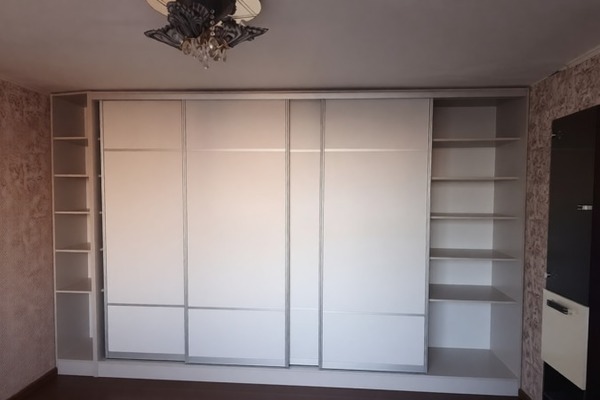 Продам двухкомнатную (2-комн.) квартиру, Л.Иванихиной ул, 4А, Калининград г