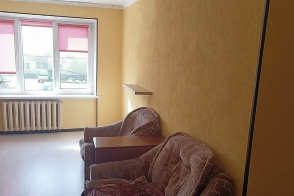 Продам трехкомнатную (3-комн.) квартиру, Садовая ул, 37, Калининград г