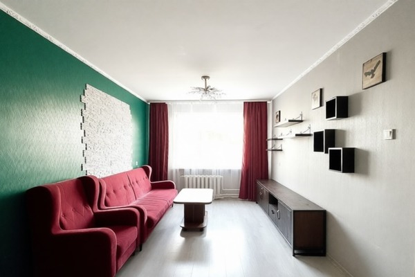 Продам трехкомнатную (3-комн.) квартиру, Л.Иванихиной ул, 5, Калининград г