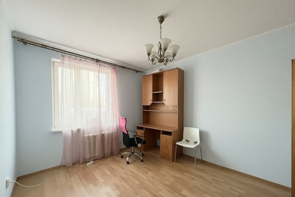 Продам трехкомнатную (3-комн.) квартиру, Л.Иванихиной ул, 5, Калининград г