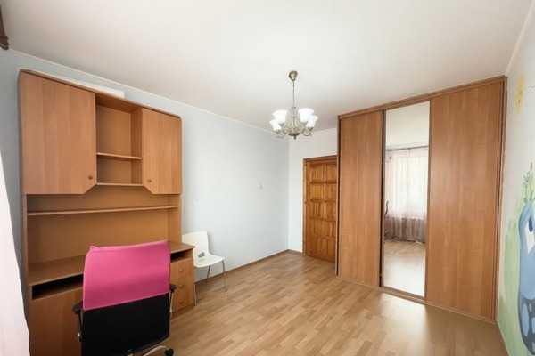 Продам трехкомнатную (3-комн.) квартиру, Л.Иванихиной ул, 5, Калининград г