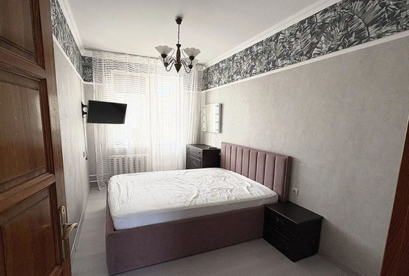 Продам трехкомнатную (3-комн.) квартиру, Л.Иванихиной ул, 5, Калининград г