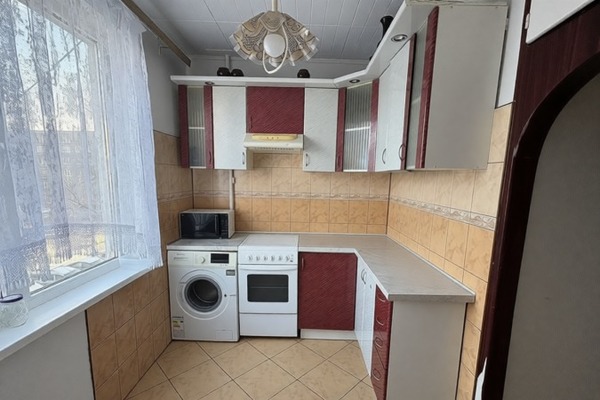 Продам трехкомнатную (3-комн.) квартиру, Л.Иванихиной ул, 5, Калининград г