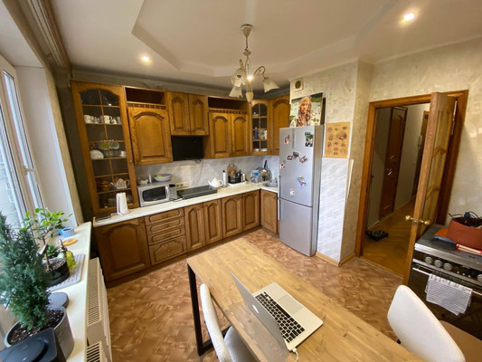 Продам трехкомнатную (3-комн.) квартиру, Новокосинская ул, 17к3, Москва г