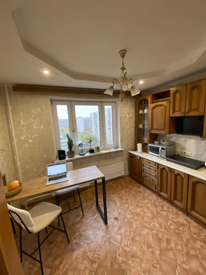 Продам трехкомнатную (3-комн.) квартиру, Новокосинская ул, 17к3, Москва г