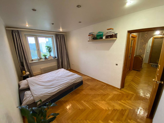 Продам трехкомнатную (3-комн.) квартиру, Новокосинская ул, 17к3, Москва г