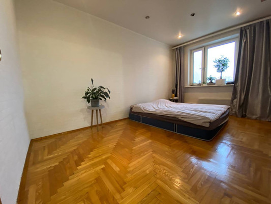 Продам трехкомнатную (3-комн.) квартиру, Новокосинская ул, 17к3, Москва г