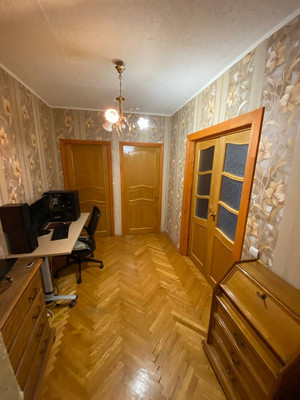 Продам трехкомнатную (3-комн.) квартиру, Новокосинская ул, 17к3, Москва г