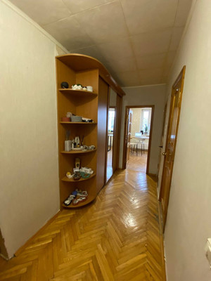 Продам трехкомнатную (3-комн.) квартиру, Новокосинская ул, 17к3, Москва г