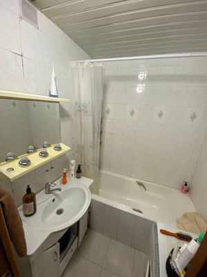 Продам трехкомнатную (3-комн.) квартиру, Новокосинская ул, 17к3, Москва г