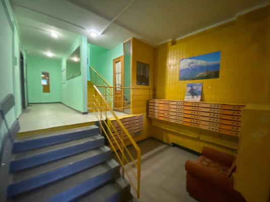 Продам трехкомнатную (3-комн.) квартиру, Новокосинская ул, 17к3, Москва г