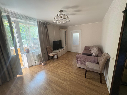 Продам трехкомнатную (3-комн.) квартиру, Очаковское ш, 17к1, Москва г