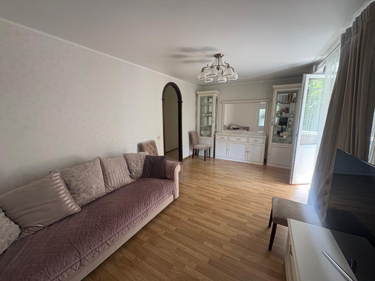 Продам трехкомнатную (3-комн.) квартиру, Очаковское ш, 17к1, Москва г