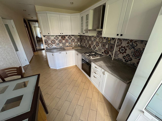 Продам трехкомнатную (3-комн.) квартиру, Очаковское ш, 17к1, Москва г