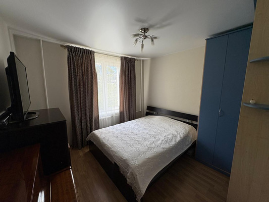 Продам трехкомнатную (3-комн.) квартиру, Очаковское ш, 17к1, Москва г