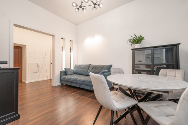 Продам трехкомнатную (3-комн.) квартиру, Дмитровка Б. ул, 7/5, Москва г