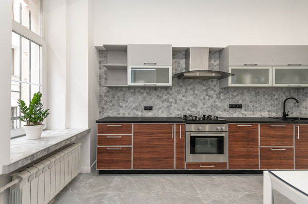 Продам трехкомнатную (3-комн.) квартиру, Дмитровка Б. ул, 7/5, Москва г