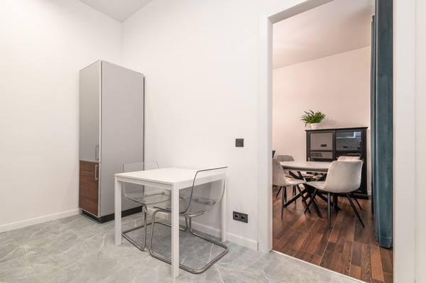 Продам трехкомнатную (3-комн.) квартиру, Дмитровка Б. ул, 7/5, Москва г