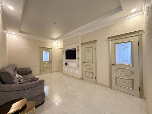 Продам трехкомнатную (3-комн.) квартиру, Оранжерейная ул, 7кА, Нальчик г