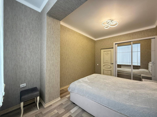 Продам трехкомнатную (3-комн.) квартиру, Оранжерейная ул, 7кА, Нальчик г