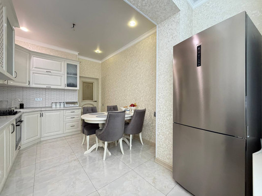 Продам трехкомнатную (3-комн.) квартиру, Оранжерейная ул, 7кА, Нальчик г