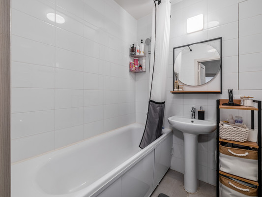 Продам двухкомнатную (2-комн.) квартиру, Никитинская ул, 5, Москва г