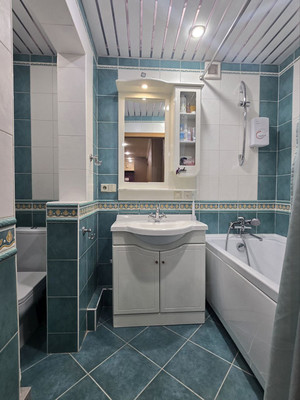 Продам трехкомнатную (3-комн.) квартиру, Первомайская (Климовск мкр.) ул, 3, Подольск г