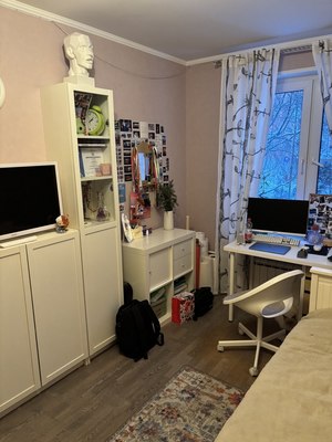 Продам трехкомнатную (3-комн.) квартиру, Черноморский б-р, 4, Москва г