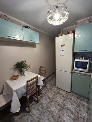 Продам трехкомнатную (3-комн.) квартиру, Черноморский б-р, 4, Москва г