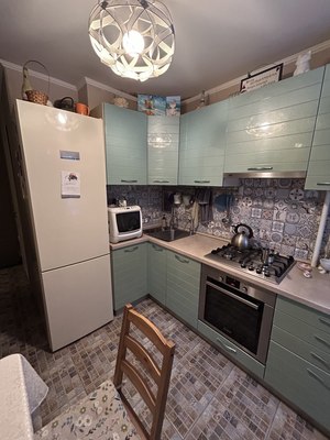 Продам трехкомнатную (3-комн.) квартиру, Черноморский б-р, 4, Москва г