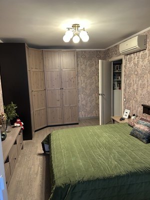 Продам трехкомнатную (3-комн.) квартиру, Черноморский б-р, 4, Москва г