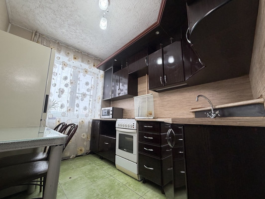 Продам трехкомнатную (3-комн.) квартиру, Победы пр-кт, 49, Комсомольск-на-Амуре г