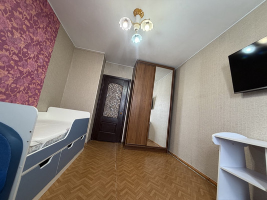 Продам трехкомнатную (3-комн.) квартиру, Победы пр-кт, 49, Комсомольск-на-Амуре г