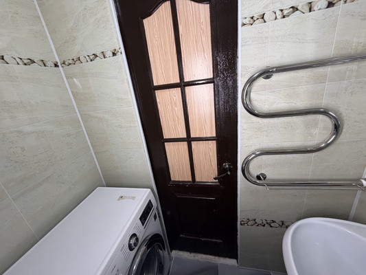 Продам трехкомнатную (3-комн.) квартиру, Победы пр-кт, 49, Комсомольск-на-Амуре г