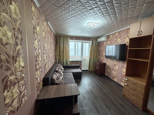 Продам трехкомнатную (3-комн.) квартиру, Победы пр-кт, 49, Комсомольск-на-Амуре г