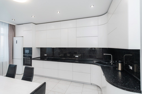 Продам трехкомнатную (3-комн.) квартиру, Ленина ул, 113, Ханты-Мансийск г