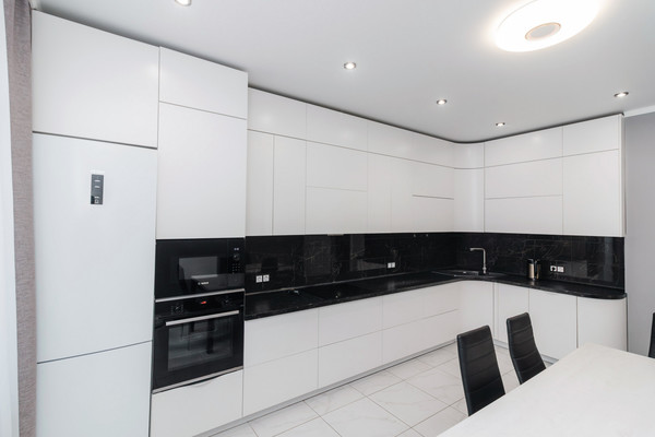 Продам трехкомнатную (3-комн.) квартиру, Ленина ул, 113, Ханты-Мансийск г