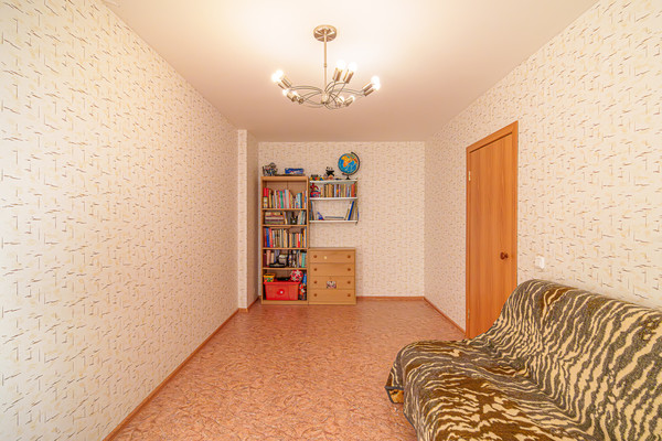 Продам двухкомнатную (2-комн.) квартиру, Крылова ул, 15, Пермь г