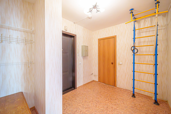 Продам двухкомнатную (2-комн.) квартиру, Крылова ул, 15, Пермь г