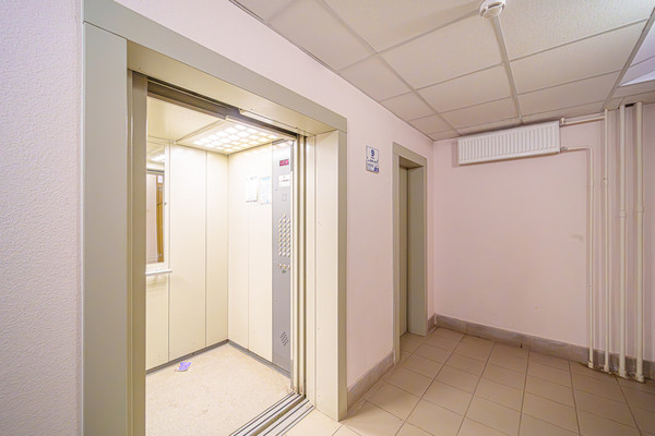 Продам двухкомнатную (2-комн.) квартиру, Крылова ул, 15, Пермь г