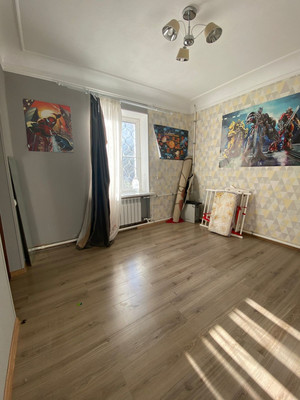 Продам трехкомнатную (3-комн.) квартиру, Черноморская ул, 10, Армавир г