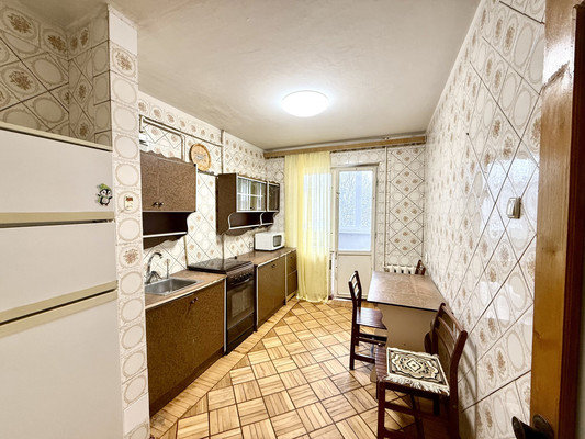 Продам трехкомнатную (3-комн.) квартиру, Залесская ул, 70а, Симферополь г