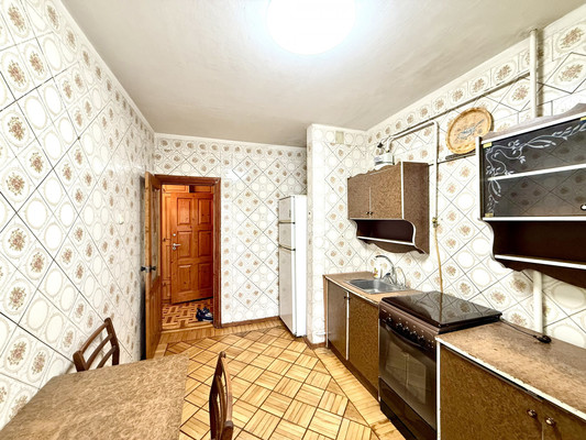 Продам трехкомнатную (3-комн.) квартиру, Залесская ул, 70а, Симферополь г