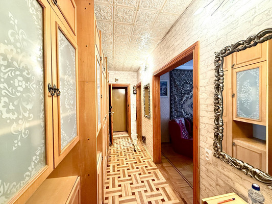 Продам трехкомнатную (3-комн.) квартиру, Залесская ул, 70а, Симферополь г