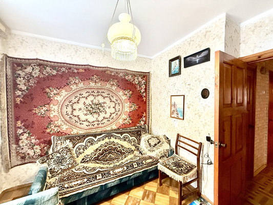 Продам трехкомнатную (3-комн.) квартиру, Залесская ул, 70а, Симферополь г