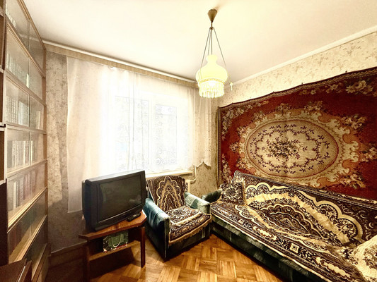 Продам трехкомнатную (3-комн.) квартиру, Залесская ул, 70а, Симферополь г