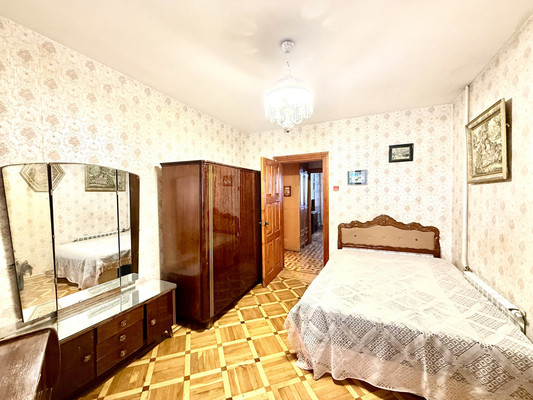 Продам трехкомнатную (3-комн.) квартиру, Залесская ул, 70а, Симферополь г