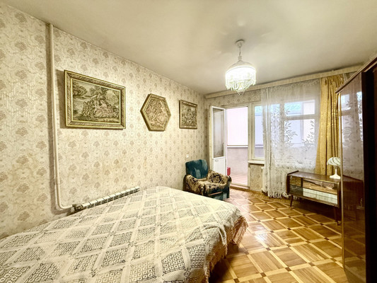 Продам трехкомнатную (3-комн.) квартиру, Залесская ул, 70а, Симферополь г